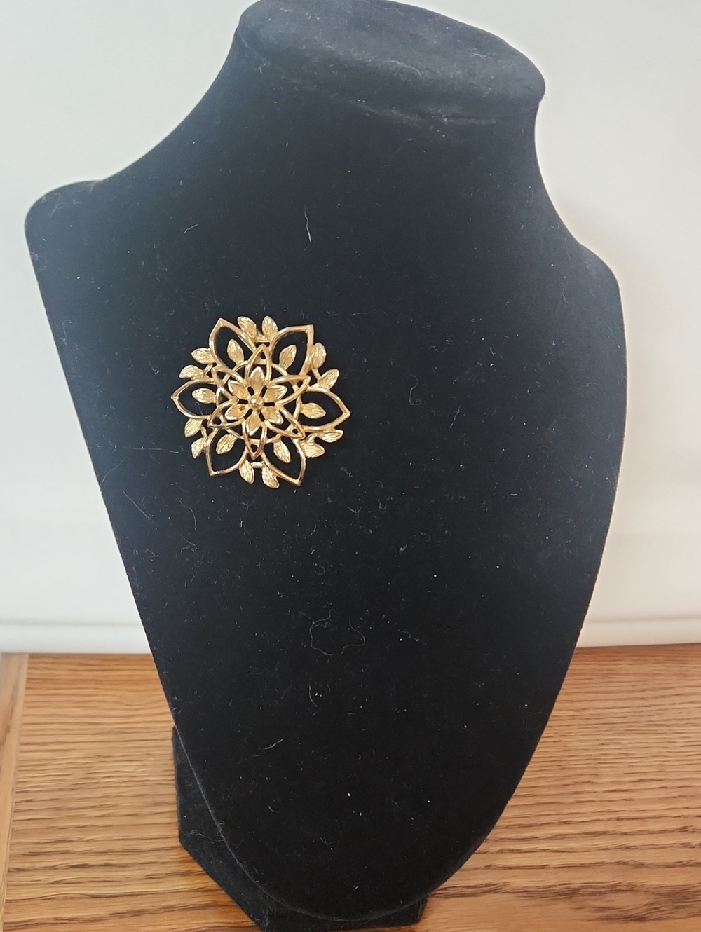 Signed SARAH COVENTRY Gold Floral Filigree Brooch - Women Jewelry